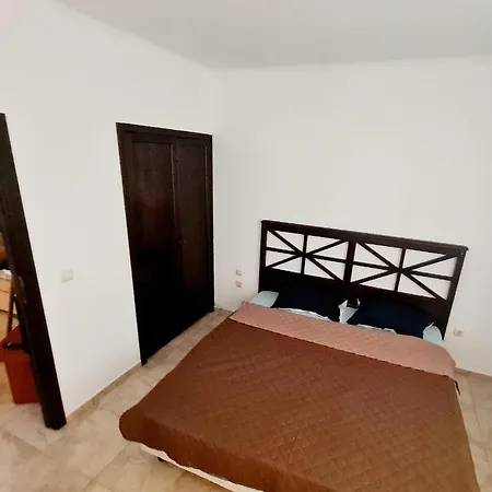 Almi - The Cliff Apartment Obzor